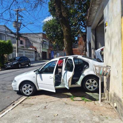 VOLKSWAGEN BORA 2.0 MI 8V FLEX 4P AUTOMÁTICO